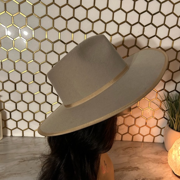 Stylish Wool Hat - Picture 5 of 7